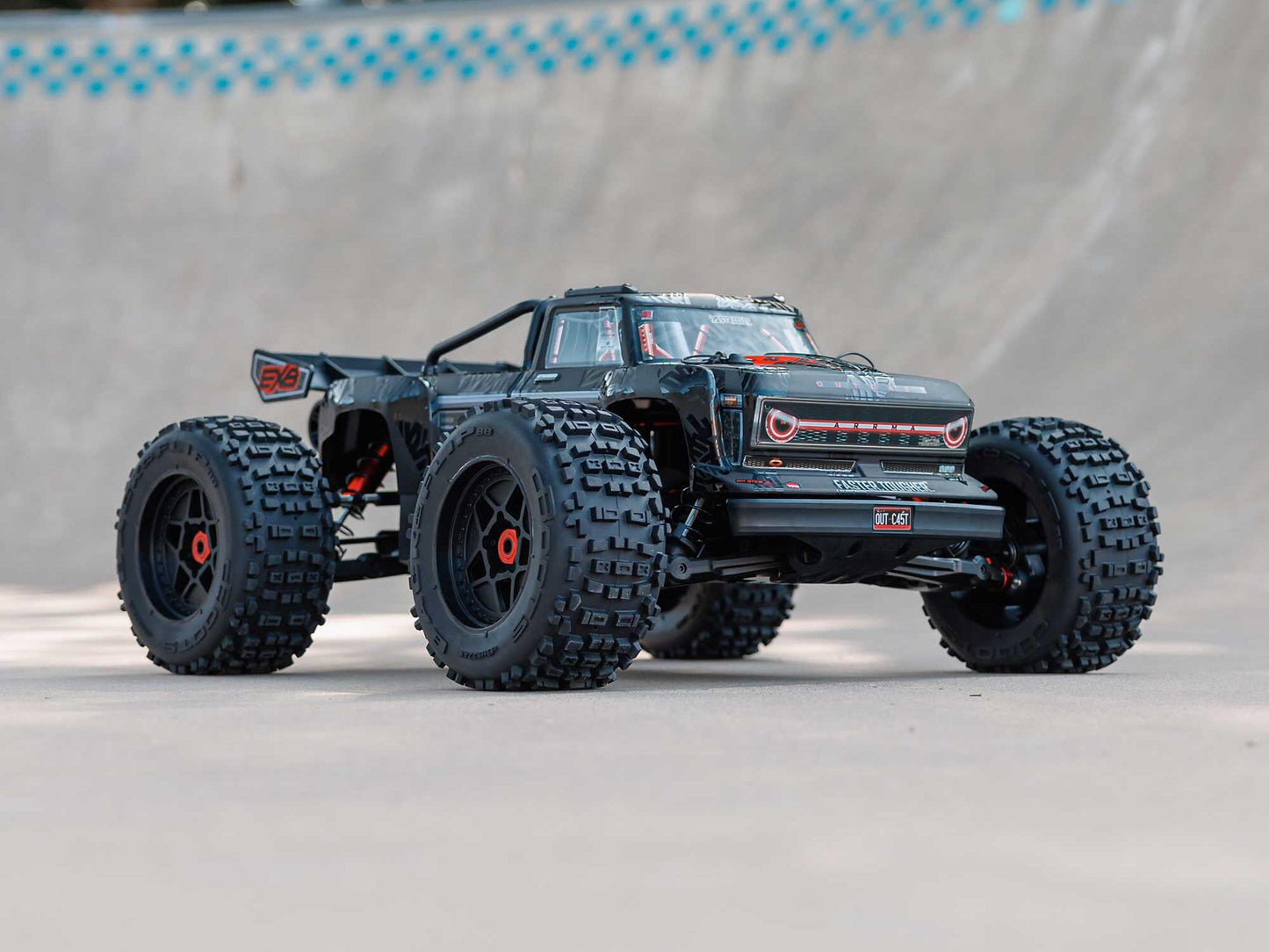 1/5 OUTCAST 4X4 8S BLX EXB Brushless Stunt Truck RTR, Black