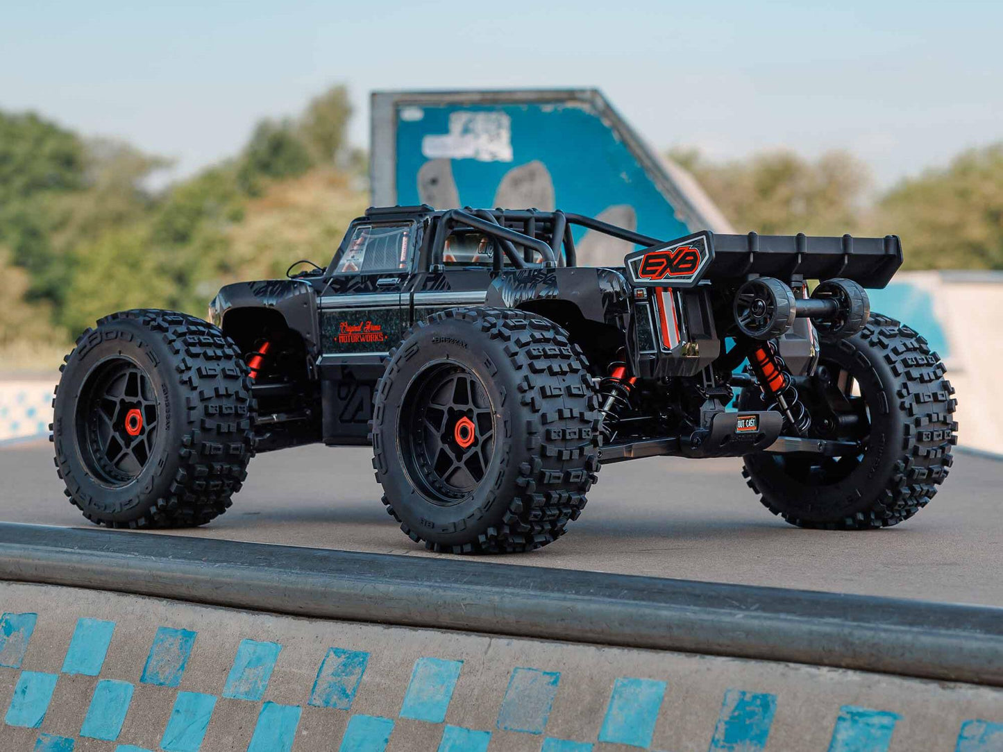 1/5 OUTCAST 4X4 8S BLX EXB Brushless Stunt Truck RTR, Black