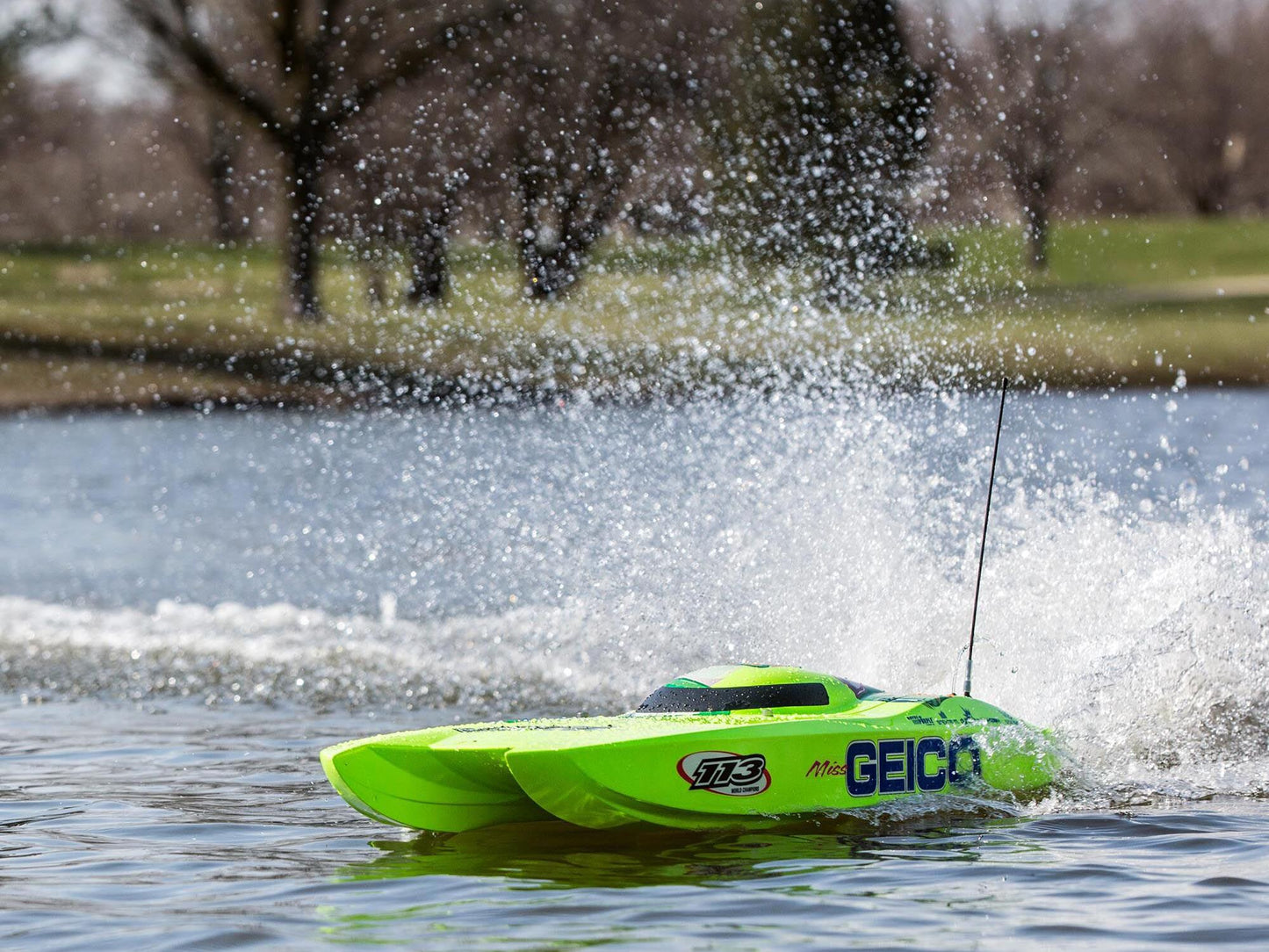 Miss Geico Zelos 36 Twin Brushless Catamaran RTR